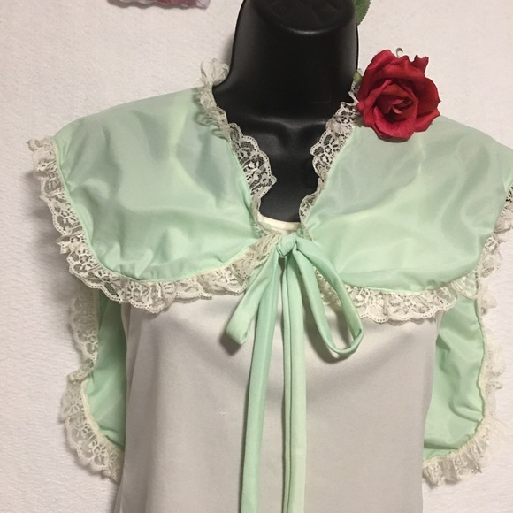 VTG HANDMADE MINT GREEN COLLAR WITH LACE EDGING - Picture 1 of 7